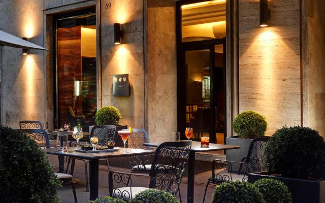 UNA Hotel Roma вид на фасад