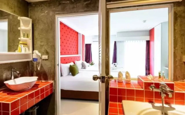 Raha Grand Hotel