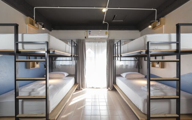 Fun Hostel Phuket Patong - Adults Only комната для гостей