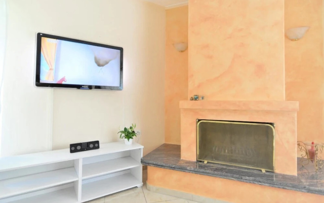 Family Apartment at Glyfada Close to the Beach