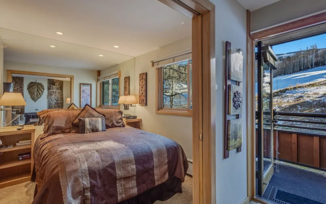 Laurelwood Condominiums