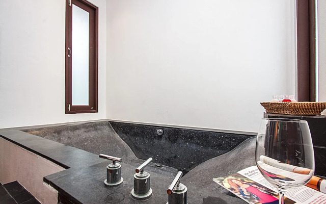 Nirano Villa 12 1 Bed