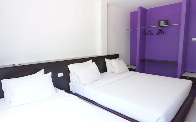 Sri Chumphon Hotel