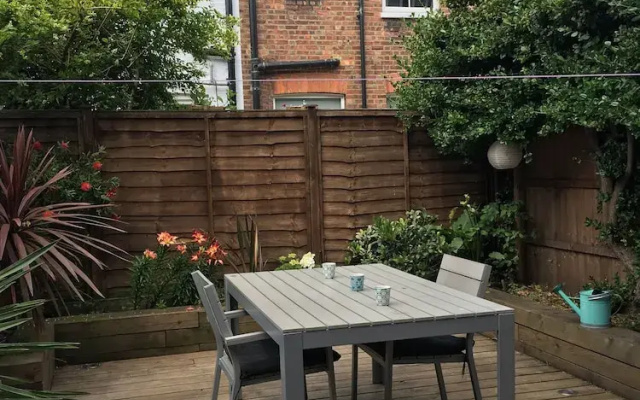 Shepherds Bush W12 Magical Townhouse nr Westfield