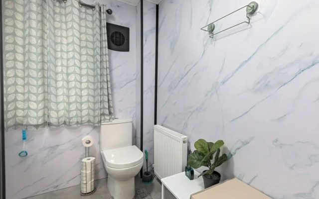 House -sleeps 8, Parking, Suitable for Contractors
