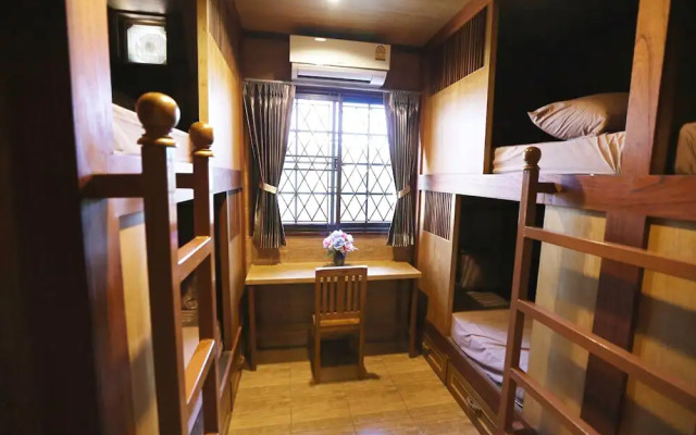 Golden Pagoda Hostel & Cafe