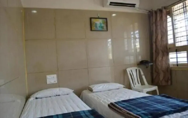 Mourya Deluxe AC Lodge