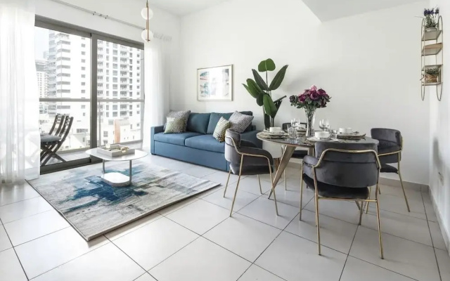 Elegantly Modern 1BR With Lovely Marina Views!