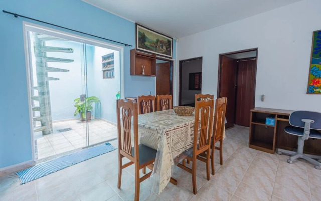 Casa com Piscina e Garagem a 550m da Praia