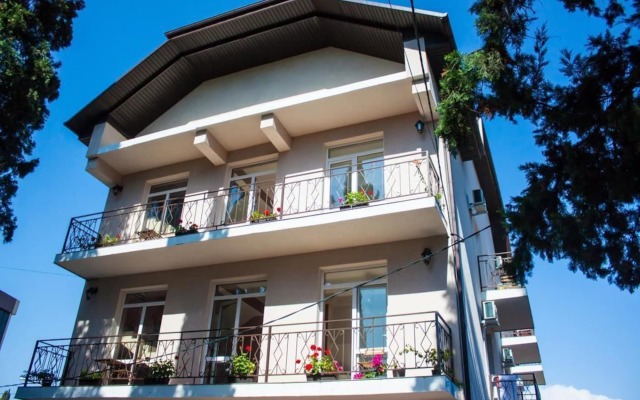 Отель Lavanda Guest House Сочи вид на фасад