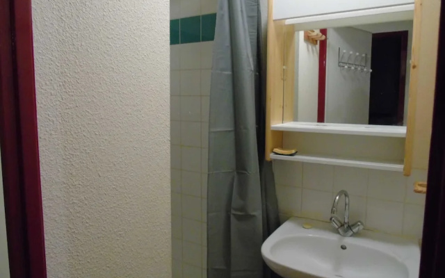 Lou Services Apartment CB11 LSI 001