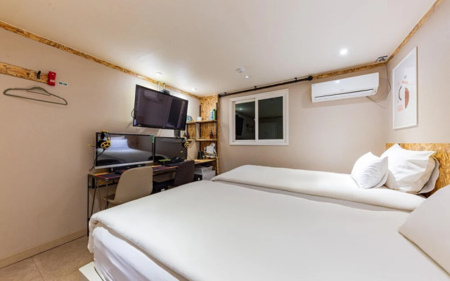 Cheongju Business Hotel JA