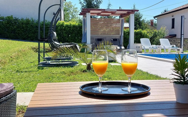Villa Amoena with pool and sauna near Novigrad