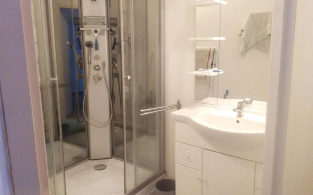 Apartment With one Bedroom in Jonzac, With Terrace and Wifi