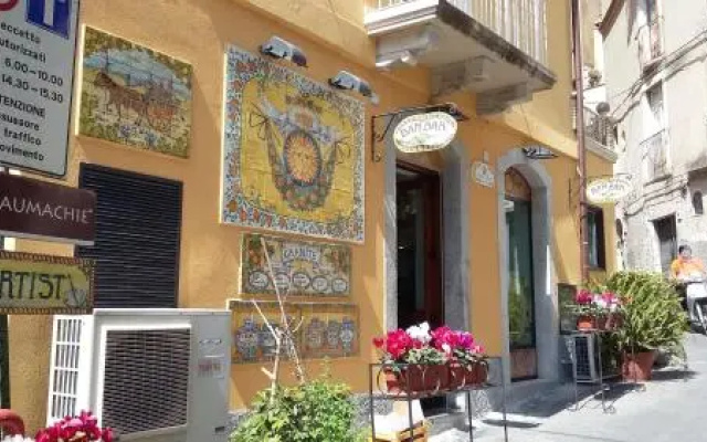 Taormina Rainbow House