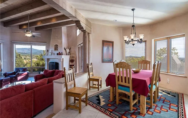 Dorthia Garden Retreat & Views by Kokopelli Property Management