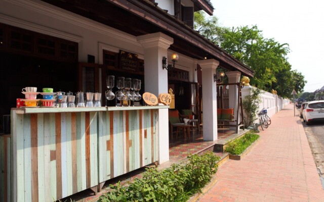 Отель Cafe de Laos Inn вид на фасад