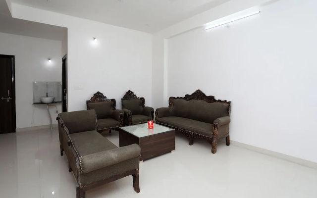 OYO 10067 Home Modern 2BHK Gulab Bagh