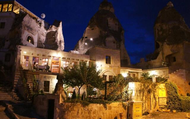 Nostalji Cave Suit Hotel Турция, Гёреме - 1 отзыв об отеле, цены и фото номеров - забронировать отель Nostalji Cave Suit Hotel онлайн вид на фасад