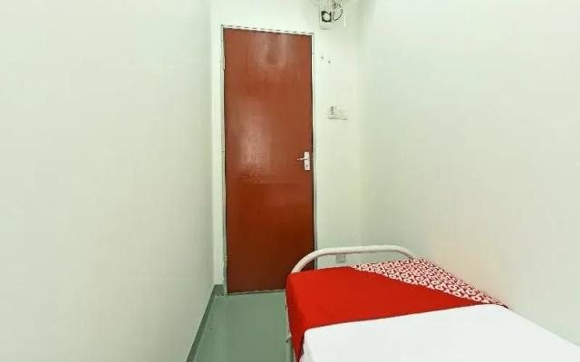 Spot On 90500 Sri Rampai Metro Hostel