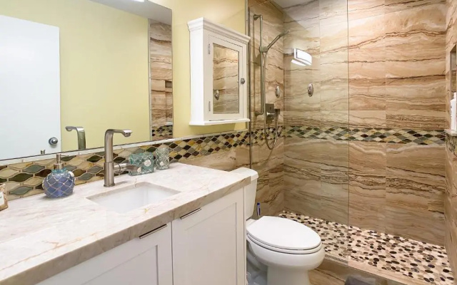 WBH D227 - Aloha La'i2 - Oceanfront/1b1b/Wifi/AC/Cable/Pool/Extras