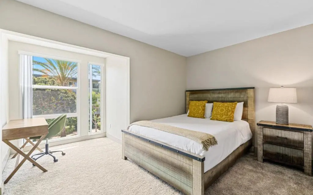 Beautiful Beachside Apartment With Marina View