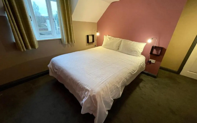 Cadmore Lakeside Hotel