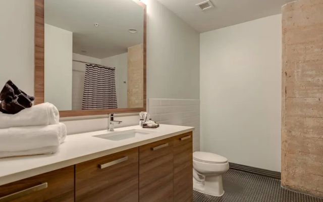 3 Bedroom Unit in Downtown Dallas with Pool & Gym