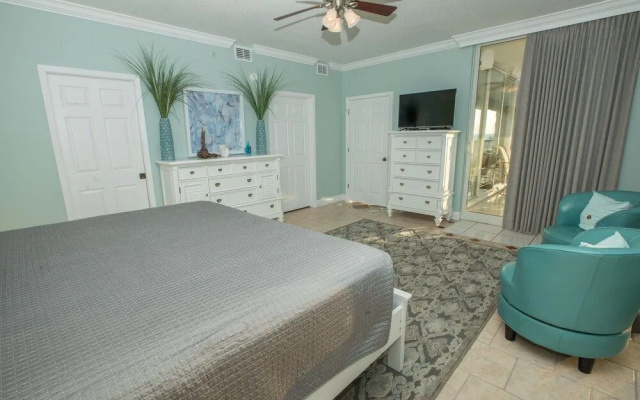 Oceania 703 3 Bedroom Condo by RedAwning