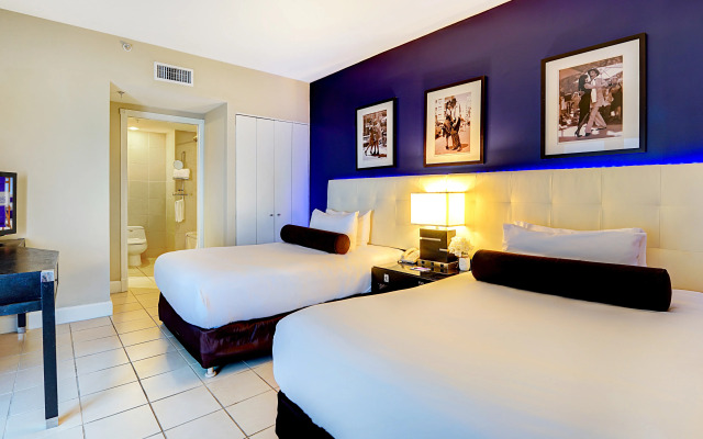 Отель Sagamore South Beach