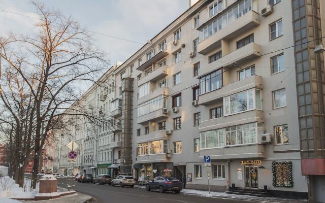 Отель GMApartments 3 rooms at Patriarshie Ponds Москва вид на фасад