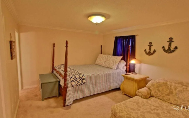 Seagull 101 Minium 3 Bedroom Condo by RedAwning