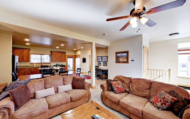 4BR 3.5BA Urban Alpine Home by RedAwning