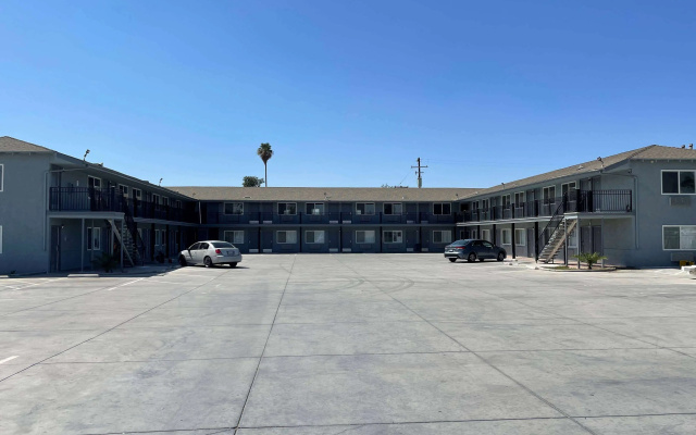 Super 8 by Wyndham Bakersfield CA Near Airport
