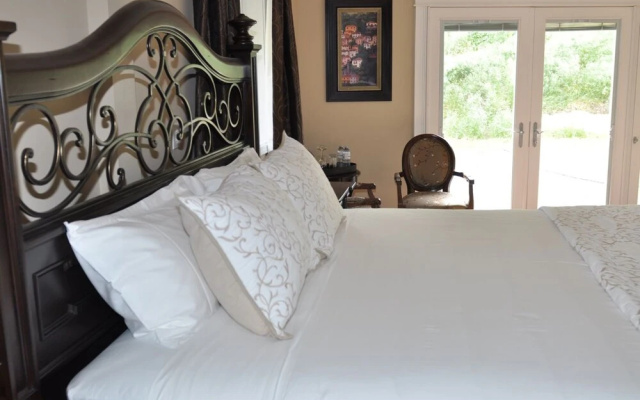 Serenata Guesthouse & Vineyard Retreat