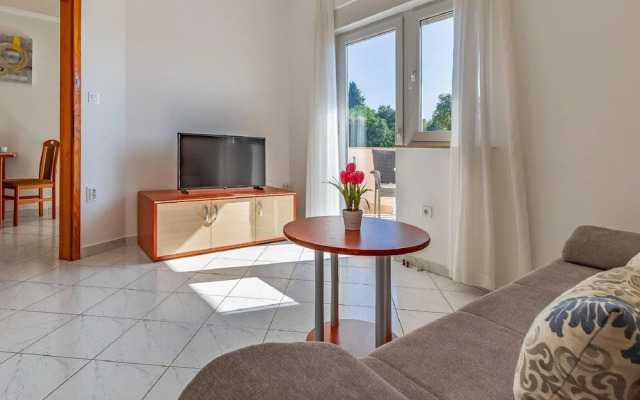 Classy Apartment in Banjole near Beach & Pula City