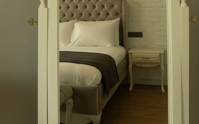 Louis Rooms
