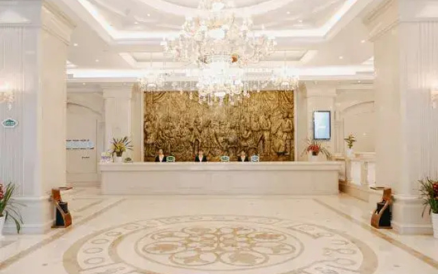 Vienna International Hotel (Ningbo South Business District Universal City)