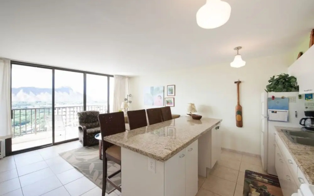 1-2905 Waikiki Banyan