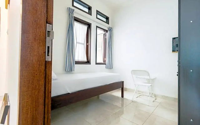 OYO Life 3451 Kost Shavero