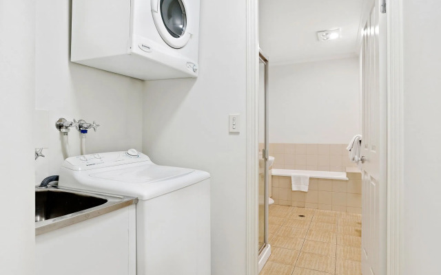 MainStay Suites Kew
