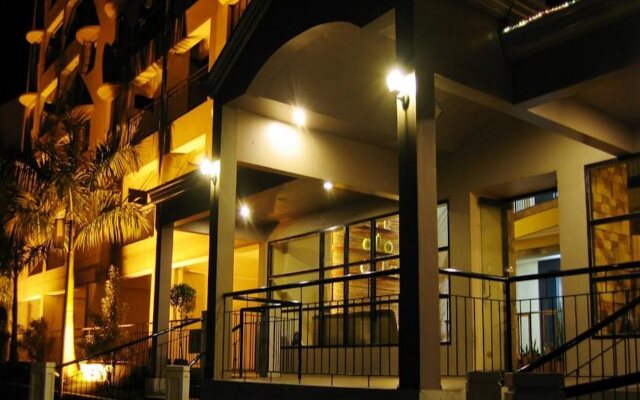 Отель Lancaster Hotel Cebu Филиппины, Лапу-Лапу - отзывы, цены и фото номеров - забронировать отель Lancaster Hotel Cebu онлайн вид на фасад