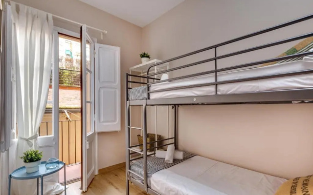 Renovated & Classic 3-Bedroom Sagrada Familia Apt.