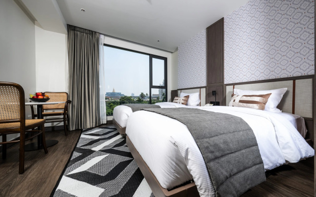 We Hotel Riverfront