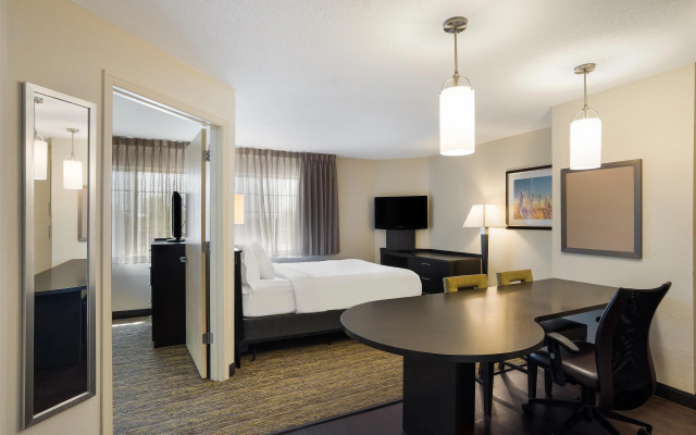 Sonesta Simply Suites Arlington Entertainment District