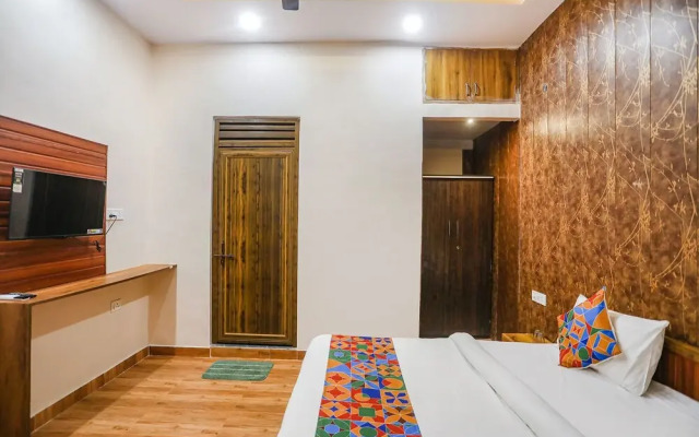 FabHotel Moon Gaze Inn