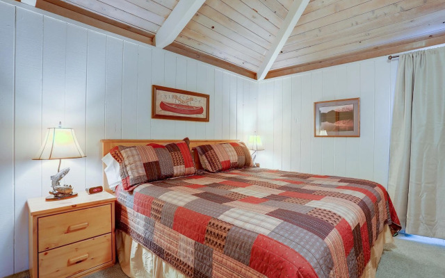 11 Pine Mt Family Home with Game Room, Hot Tub, and BBQ on the Deck by RedAwning
