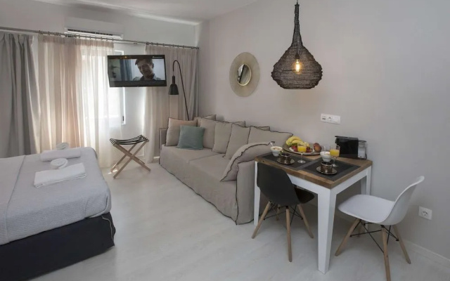 Ermou Stylish Suites by GHH