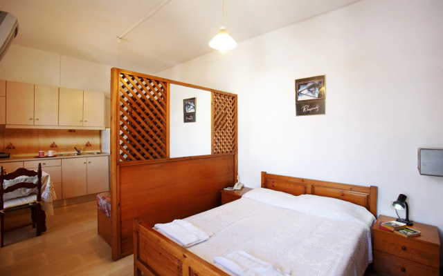Albatross Studios & Apartments