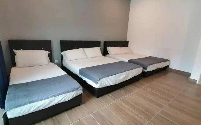 Cameron top31 golden hills night market homestay